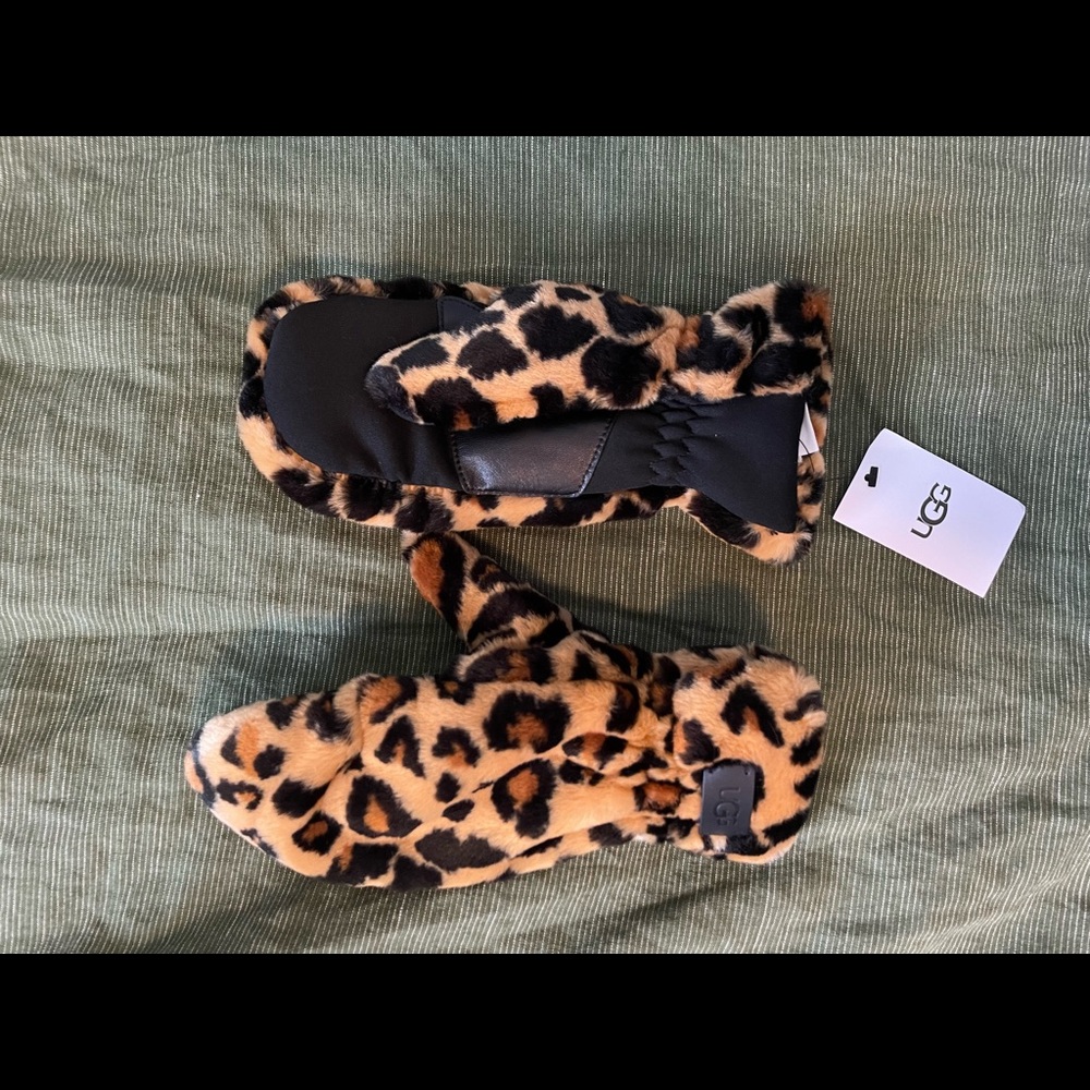 gorgeous ugg mittens